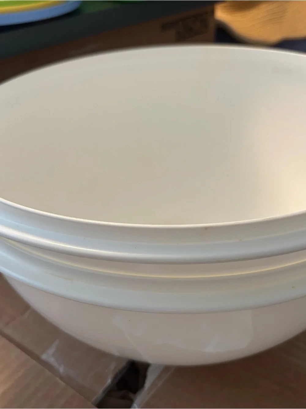 Thatsabowl Set of White Plastic Mixing Bowls with covers - 7L